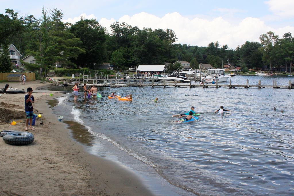 Blue Lagoon Resort Lake George Luaran gambar